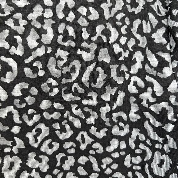 Banana Republic Black & Silver Grey Leopard Print Dressy Top Short Sleeve Medium - Picture 6 of 7